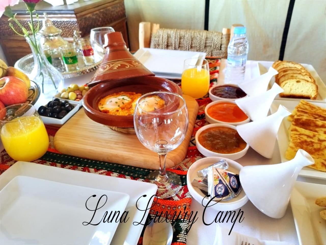 Отель Luna Luxury Camp Мерзуга Экстерьер фото